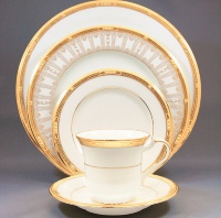 Столовый сервиз Noritake Chatelaine gold на 12 персон (75 предметов)